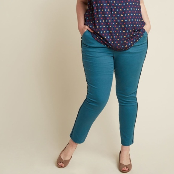 Modcloth Pants - ModCloth Nashville Skinny Pant with Tuxedo Stripe